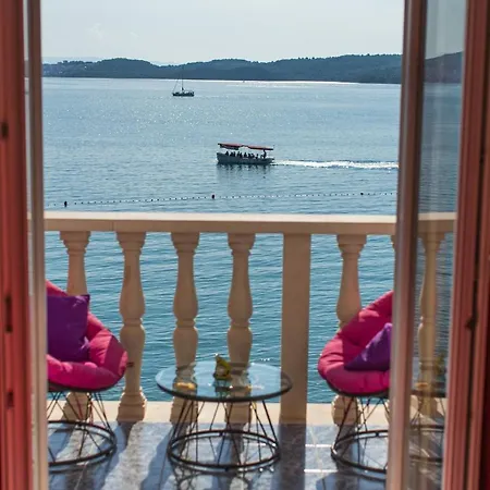 Apartment Marko Beachfront Seget Trogir