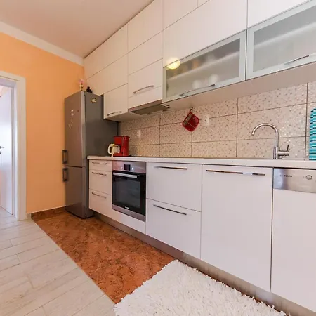 Marko Beachfront Seget Apartment