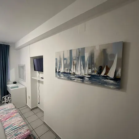 Marko Beachfront Seget Apartment