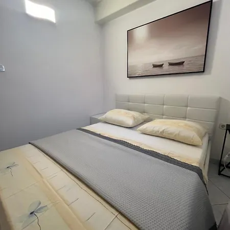 Marko Beachfront Seget Apartment *