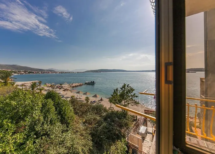Marko Beachfront Seget Appartamento *