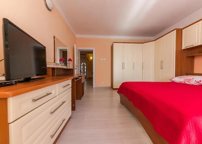 Marko Beachfront Seget Appartamento *