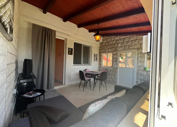 Marko Beachfront Seget Appartamento *