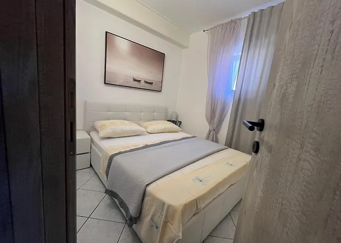 Marko Beachfront Seget Appartamento *