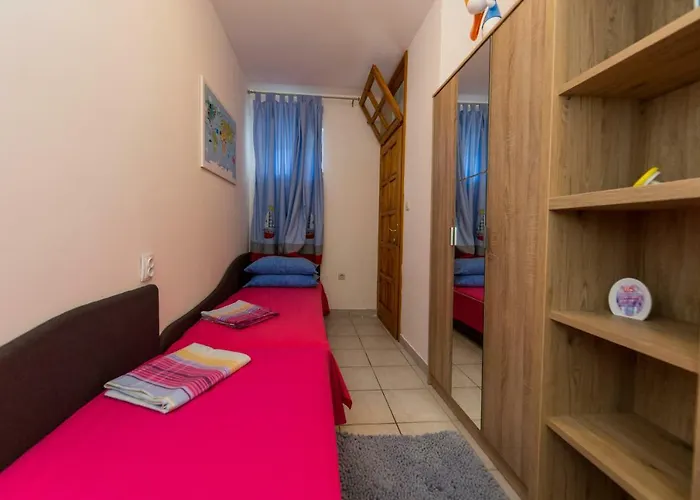 Marko Beachfront Seget Appartamento *