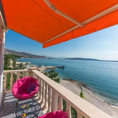 Marko Beachfront Seget Apartamento Trogir