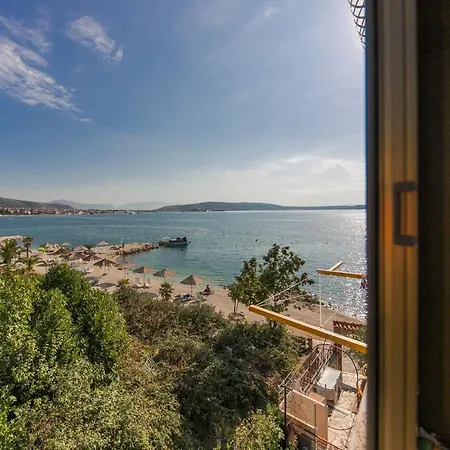 Marko Beachfront Seget Apartmán *