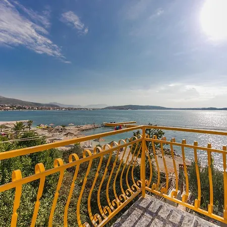 Marko Beachfront Seget Apartamento Trogir