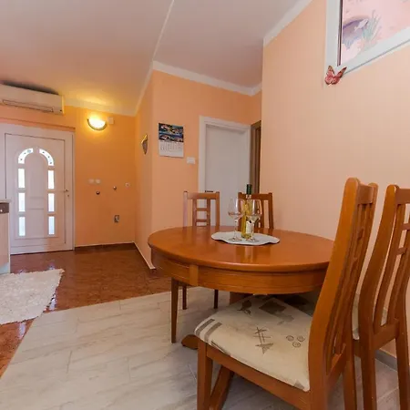 Marko Beachfront Seget Apartmán