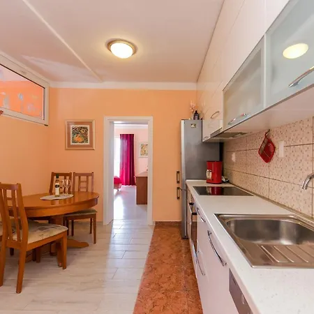 Apartamento Marko Beachfront Seget