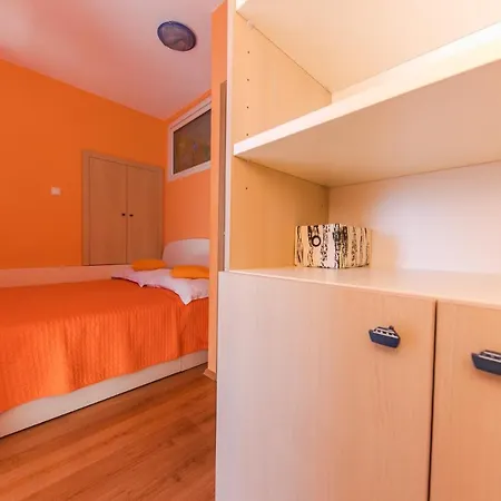 Apartamento Marko Beachfront Seget *