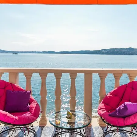 Apartamento Marko Beachfront Seget *