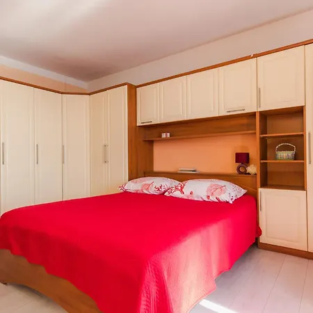 Marko Beachfront Seget Apartamento *