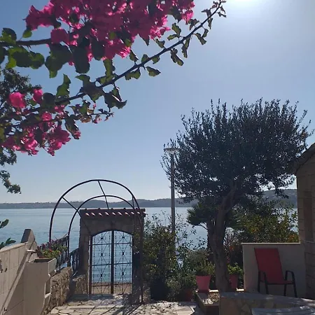Apartamento Marko Beachfront Seget *