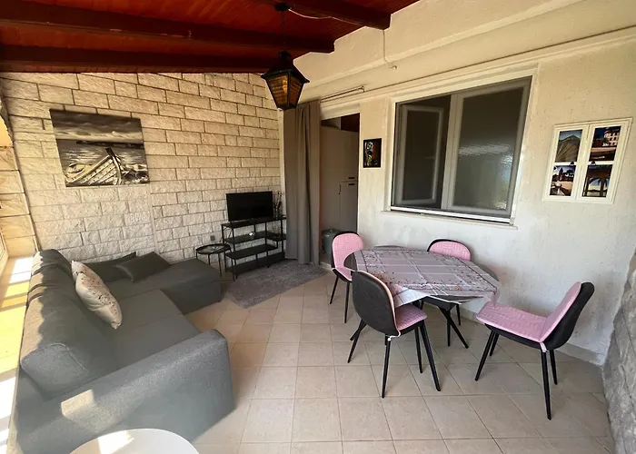 Marko Beachfront Seget *