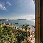 Marko Beachfront Seget Apartment *