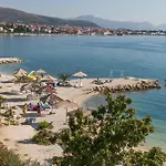 Marko Beachfront Seget Apartment